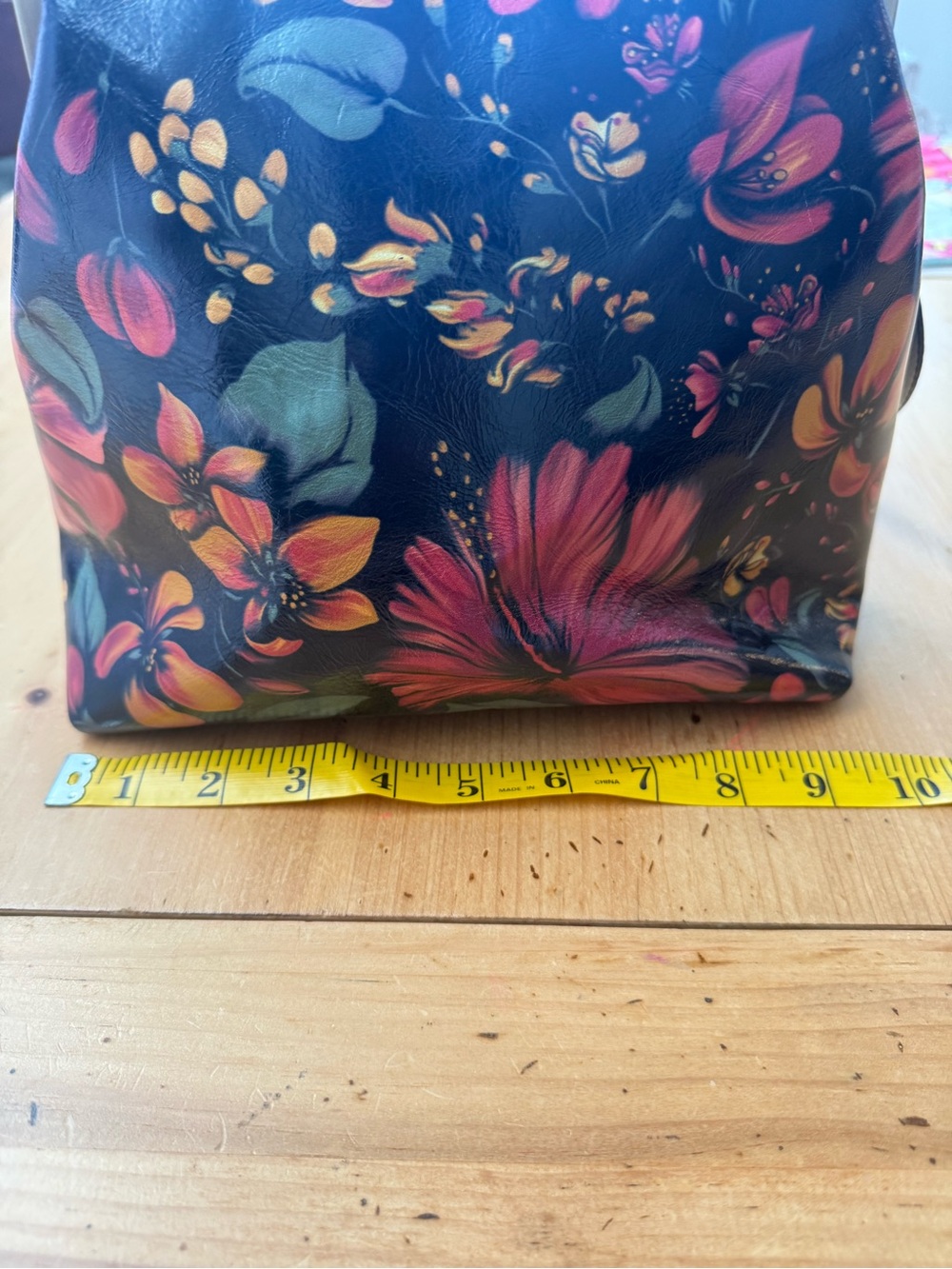 Patricia Nash Novella Frame Bag in the Tropical Escape floral print. - Picture 7 of 8